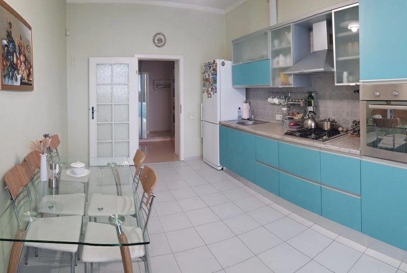 Продаж квартири. 2 rooms, 90 m², 3rd floor/6 floors. 9, Космическая, Дніпро. 