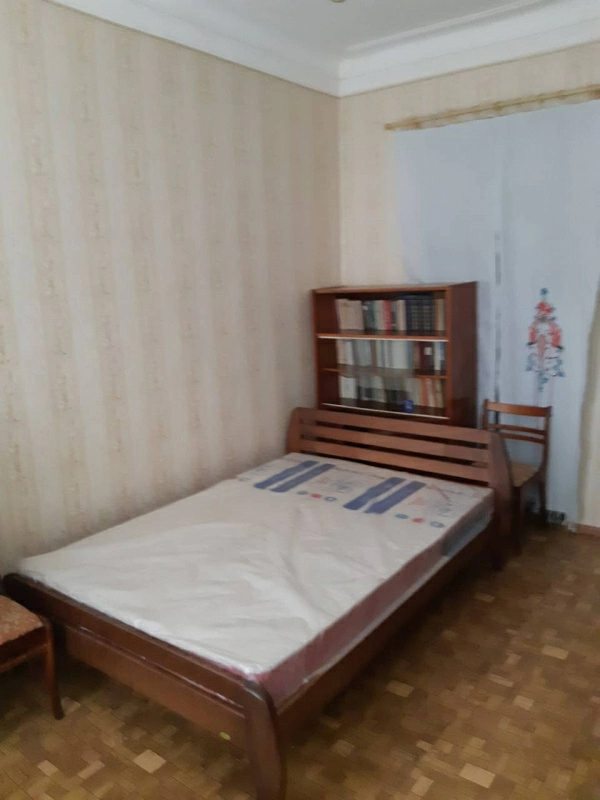 Apartments for sale. 3 rooms, 60 m², 1st floor/3 floors. 28, Kolontaevskaya, Odesa. 