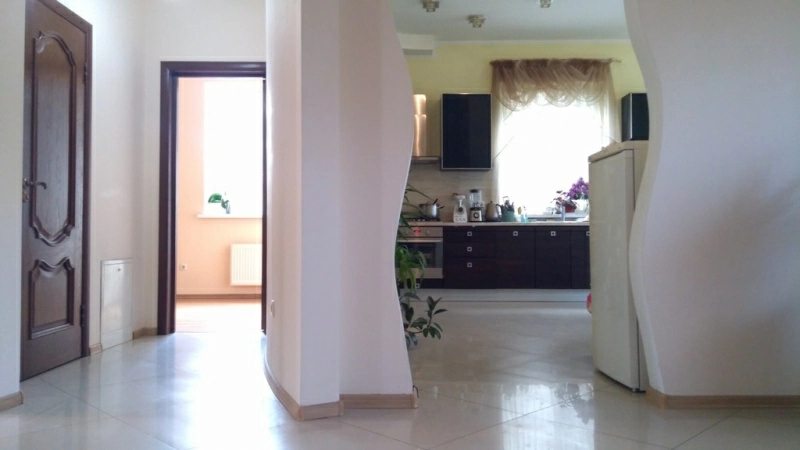 House for sale. 7 rooms, 375 m², 2 floors. 3, Nezavysymosty, Vyta-Pochtovaya. 