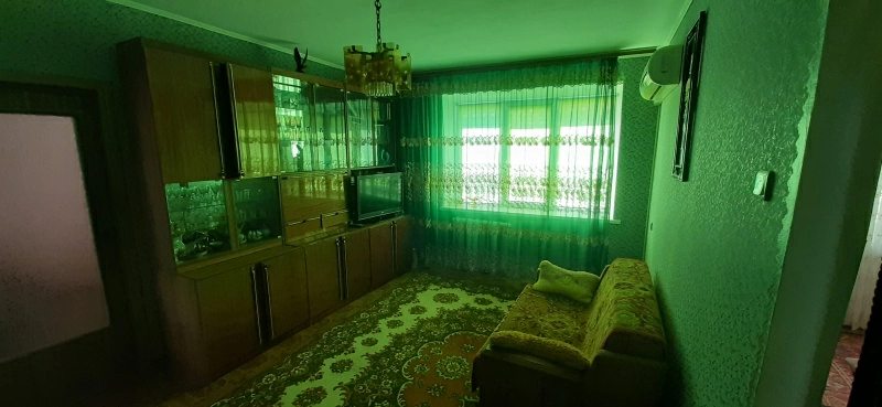 Apartments for sale. 3 rooms, 65 m², 2nd floor/3 floors. 59, Sobornosty, Voznesensk. 