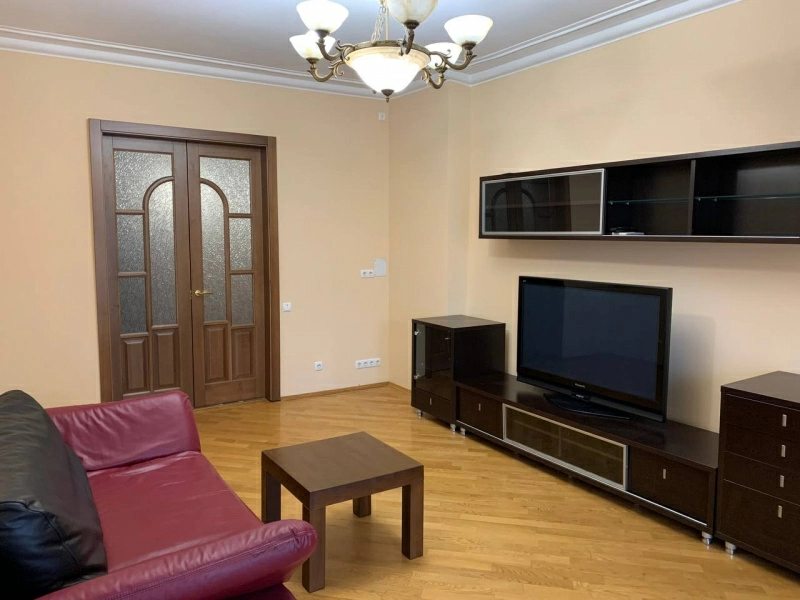 Сдам квартиру. 3 rooms, 86 m², 5th floor/4 floors. 38, Строителей 38, Киев. 