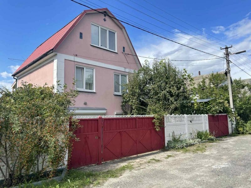 House for sale. 3 rooms, 97 m², 3 floors. 28, Sadovaya, Brovary. 