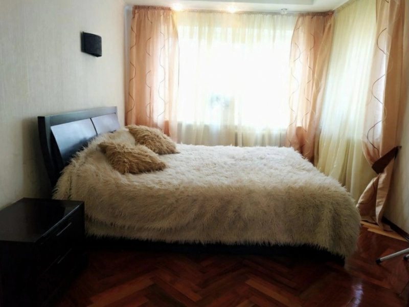 Продажа квартиры. 2 rooms, 46 m², 3rd floor/5 floors. 93, Грушевского, Черкассы. 