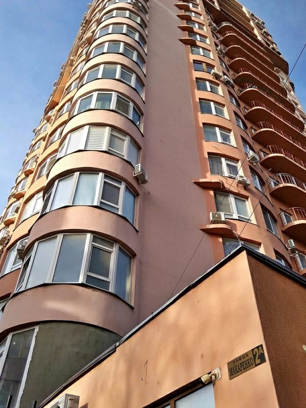 Penthouse for sale. 1 room, 60 m², 2nd floor/22 floors. 2, Makarenko Lvovskaya, Odesa. 
