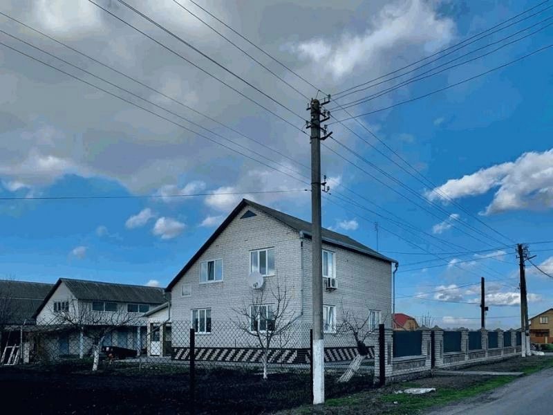 Продажа дома. 5 rooms, 140 m², 2 floors. 13, Вишнева, Узин. 