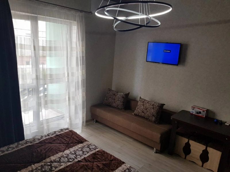 Apartment for rent. 1 room, 27 m², 1st floor/5 floors. 44, Bocharova, Odesa. 