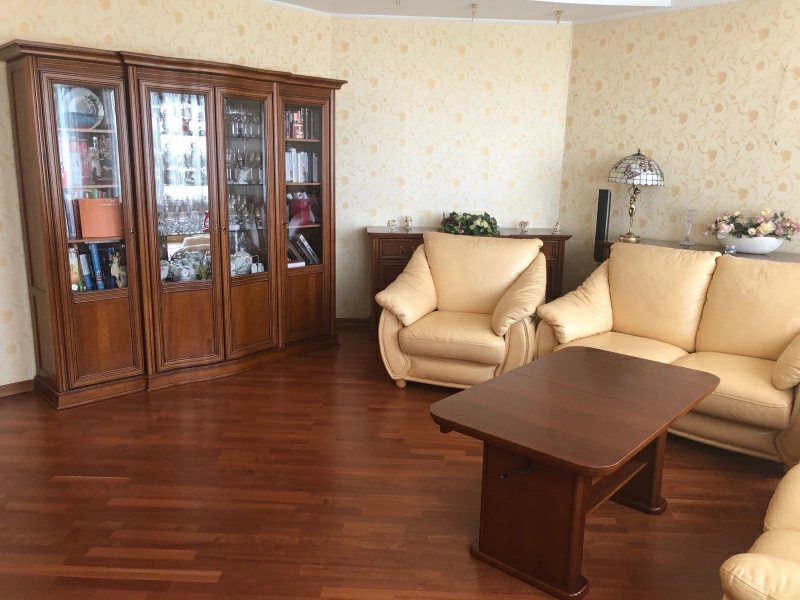 Продаж квартири. 3 rooms, 123 m², 6th floor/10 floors. 0, Фонтанская дорога, Одеса. 