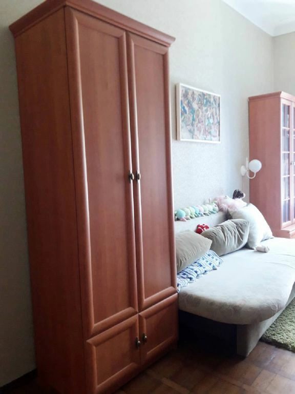 Apartments for sale. 4 rooms, 90 m², 2nd floor/5 floors. 56, Uspenskaya, Odesa. 