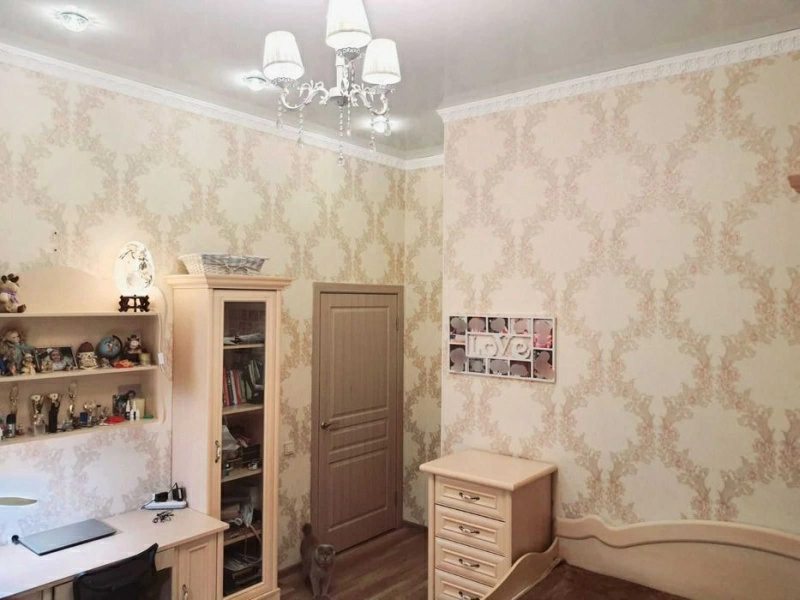 Apartments for sale. 3 rooms, 65 m², 2nd floor/4 floors. 42, Zhukovskoho, Odesa. 