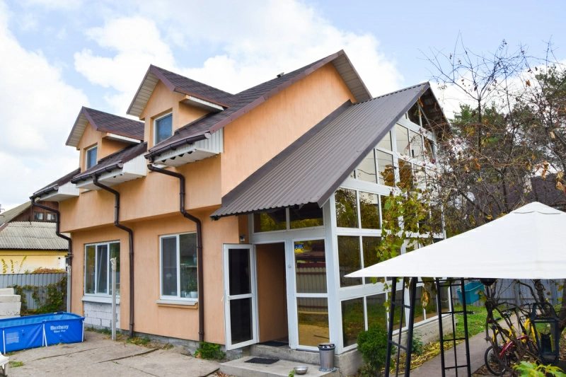 Продаж будинку. 5 кімнат, 137 m², 2 поверхи. 54, Радистів 54, Київ. 