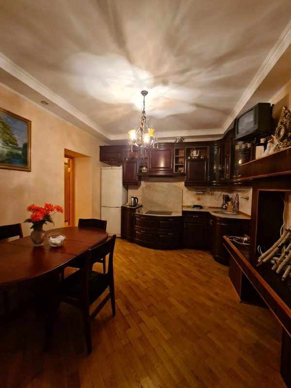 Сдам квартиру. 3 rooms, 116 m², 2nd floor/17 floors. 10, Пожарского 10, Киев. 