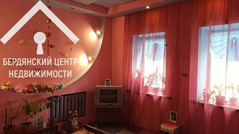 Продажа дома. 6 rooms, 70 m², 1 floor. АКЗ, Бердянск. 