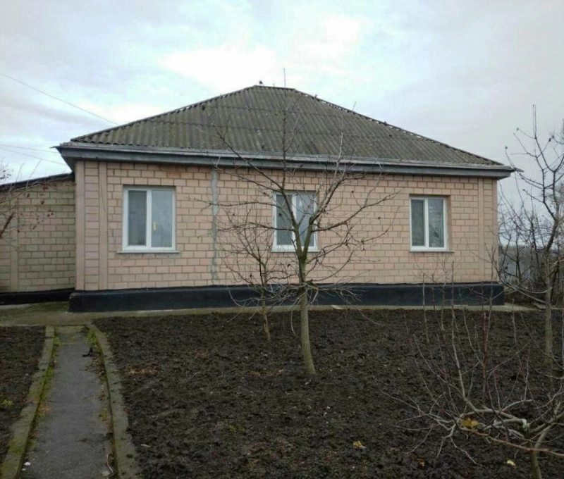 House for sale. 3 rooms, 73 m², 1 floor. 48, Yaroslava Mudroho, Korsun-Shevchenkovskyy. 