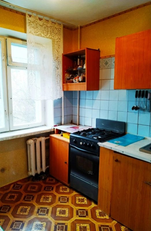 Apartments for sale. 3 rooms, 52 m², 2nd floor/5 floors. Entuzyastov, Zaporizhzhya. 
