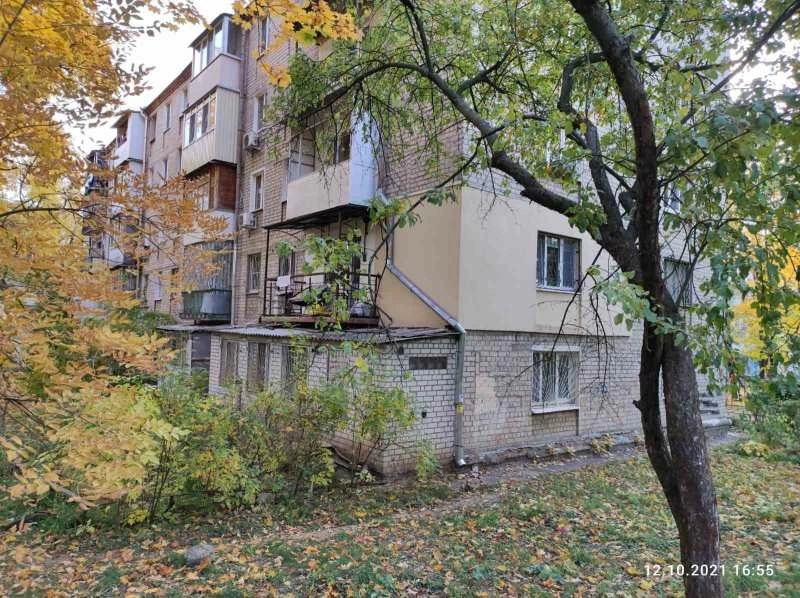 Apartments for sale. 2 rooms, 58 m², 1st floor/5 floors. 45, Otokara Yarosha, Kharkiv. 