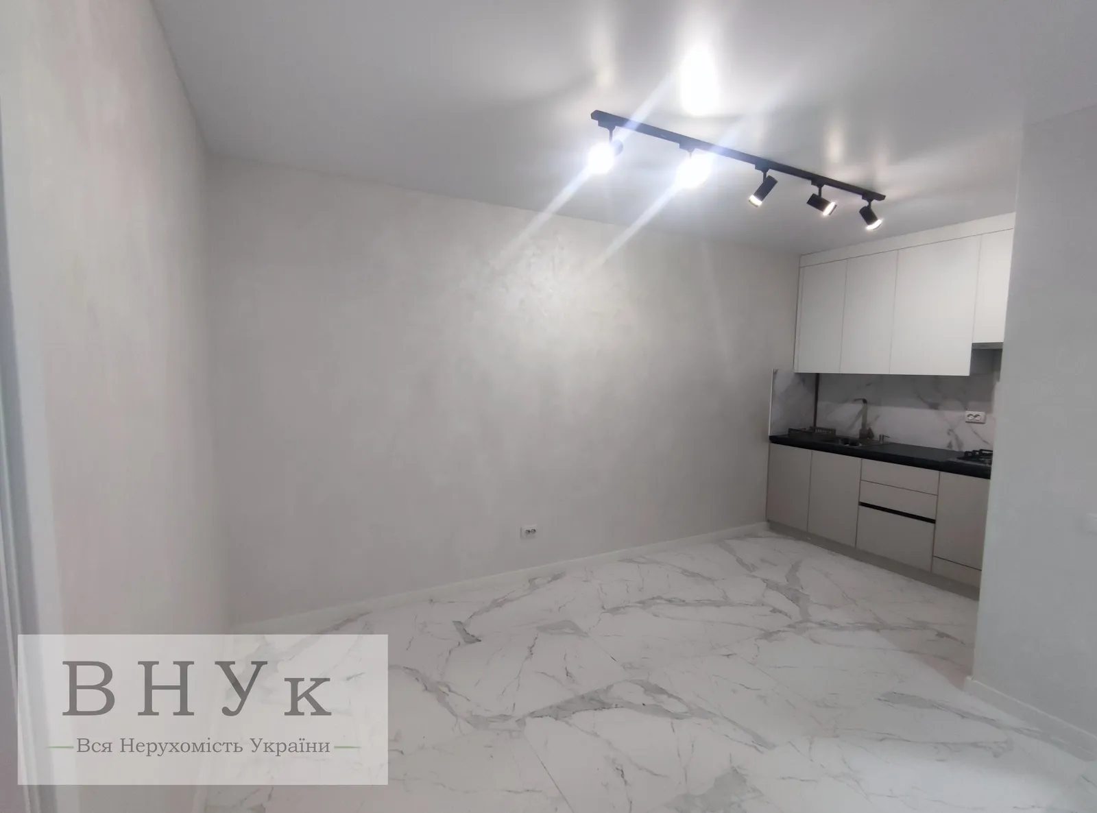 Apartments for sale. 2 rooms, 57 m², 10th floor/11 floors. Kyyivska vul., Ternopil. 