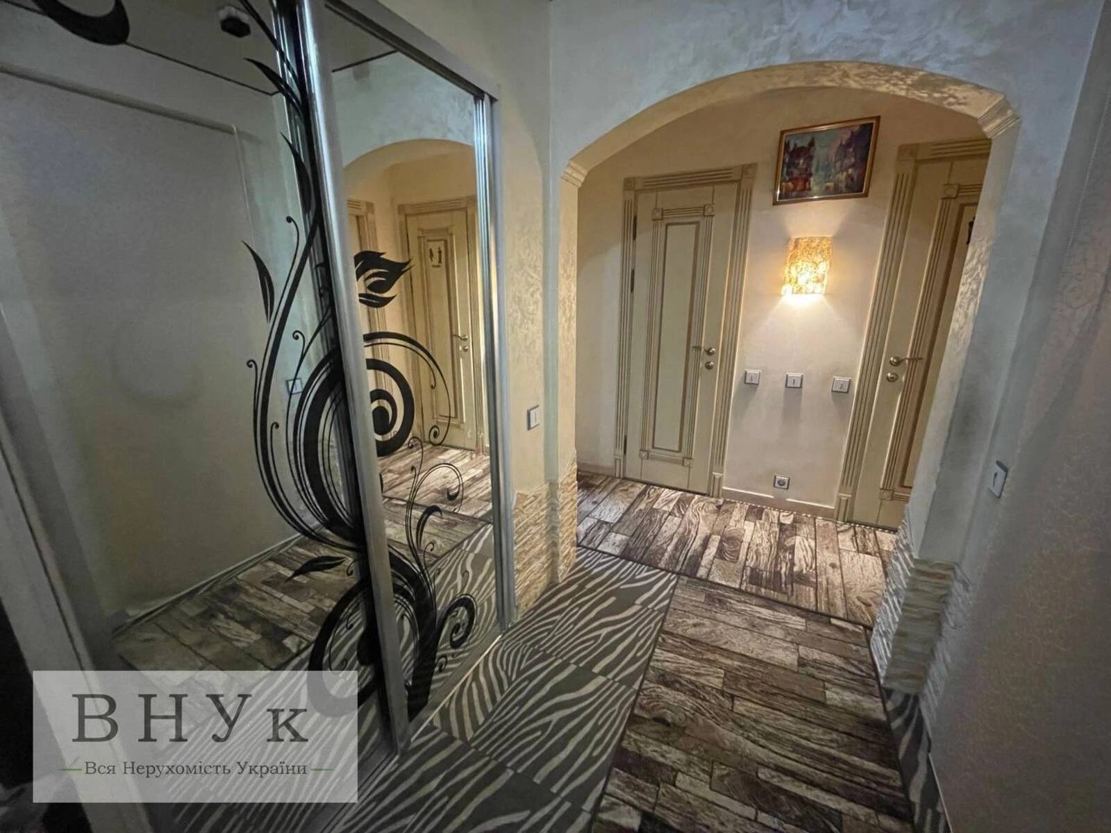 Apartments for sale 3 rooms, 62 m², 4th fl./9 floors. 15 kvitnya , Ternopil. 