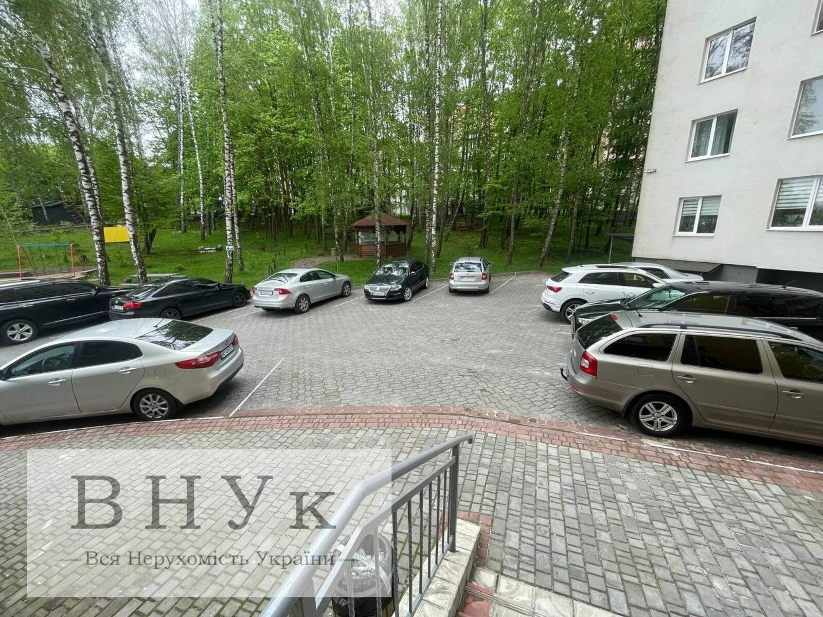 Apartments for sale 2 rooms, 73 m², 3rd fl./10 floors. Budnoho S. , Ternopil. 