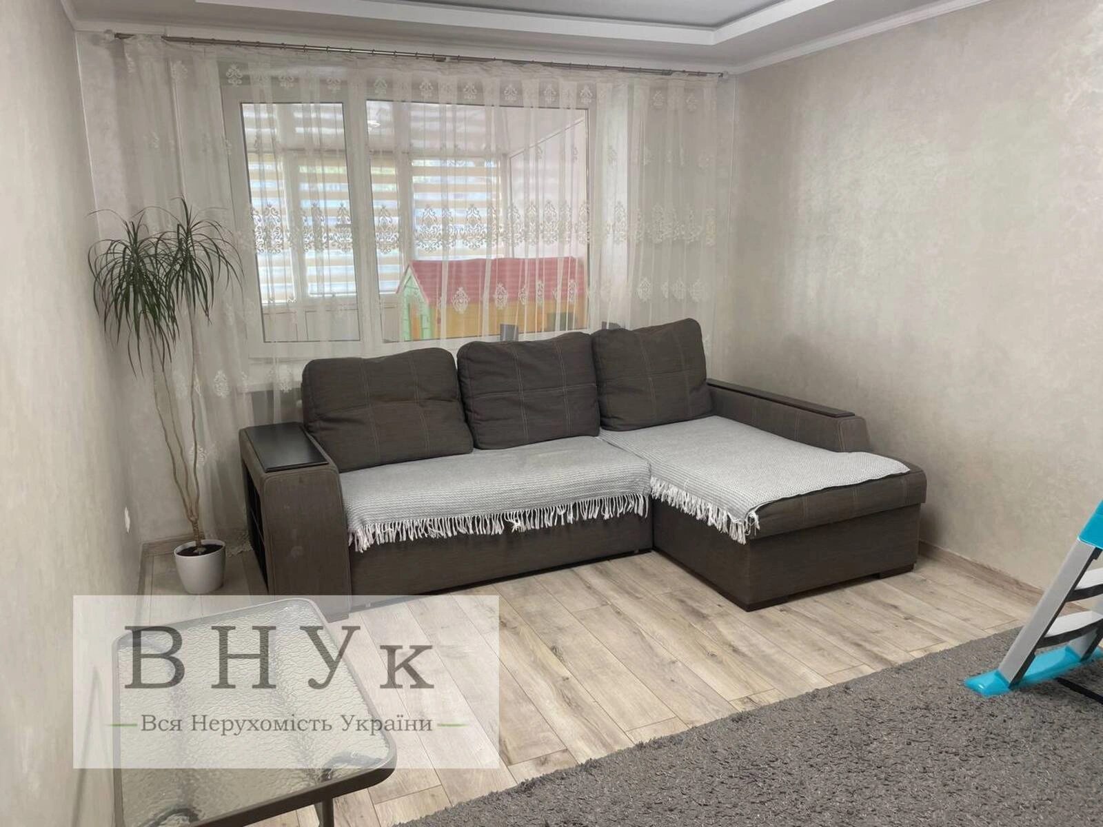 Apartments for sale. 4 rooms, 86 m², 1st floor/5 floors. Budnoho S. , Ternopil. 