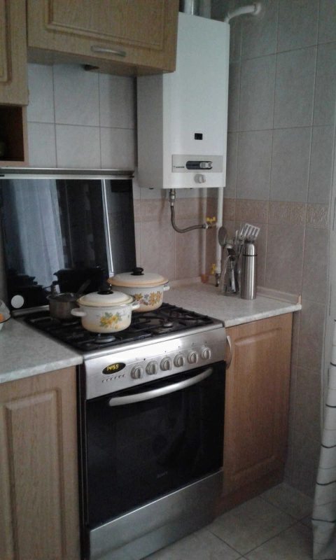 Apartments for sale. 3 rooms, 61 m², 1st floor/5 floors. Peredovaya, Dnipro. 
