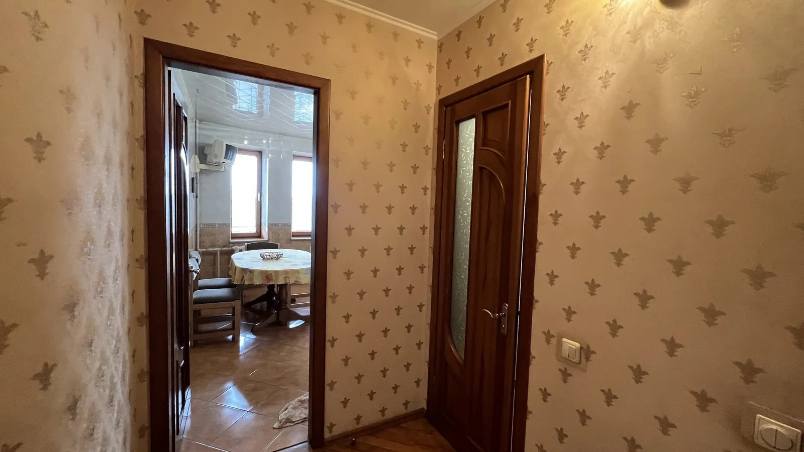 Apartments for sale. 2 rooms, 65 m², 6th floor/10 floors. 14, Topolynaya ul., Odesa. 