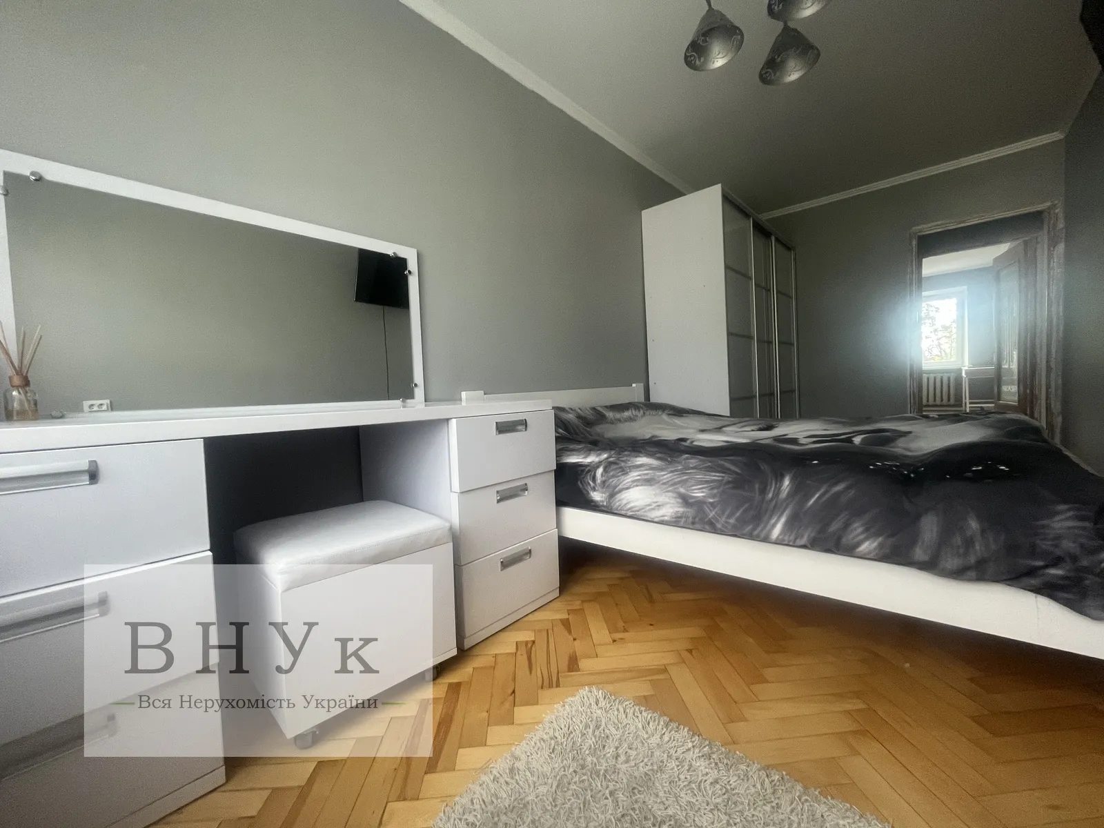 Apartments for sale 3 rooms, 622 m², 5th fl./5 floors. Bandery S. pr., Ternopil. 