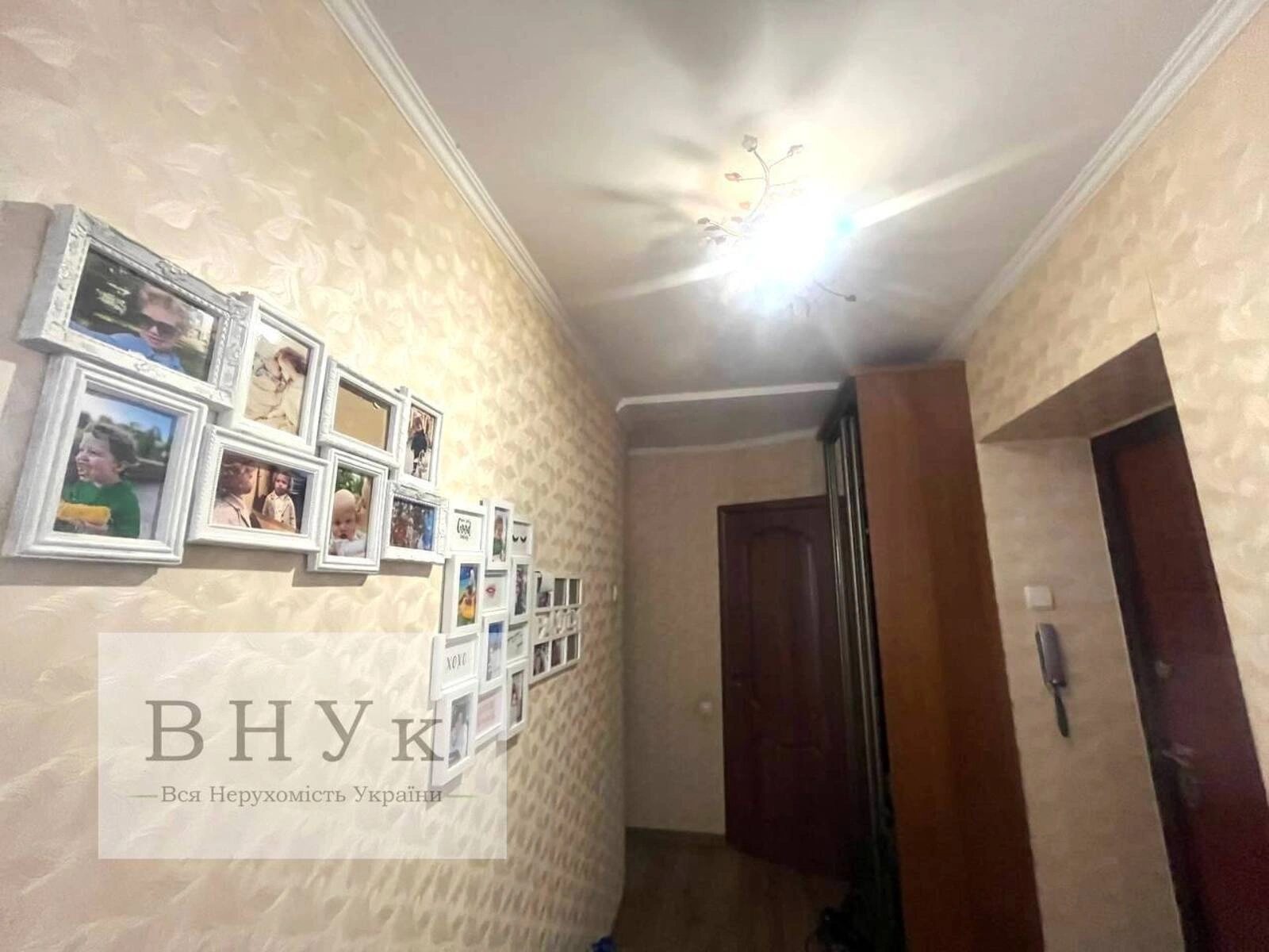 Продаж квартири. 2 rooms, 492 m², 1st floor/5 floors. Савури К. вул., Тернопіль. 