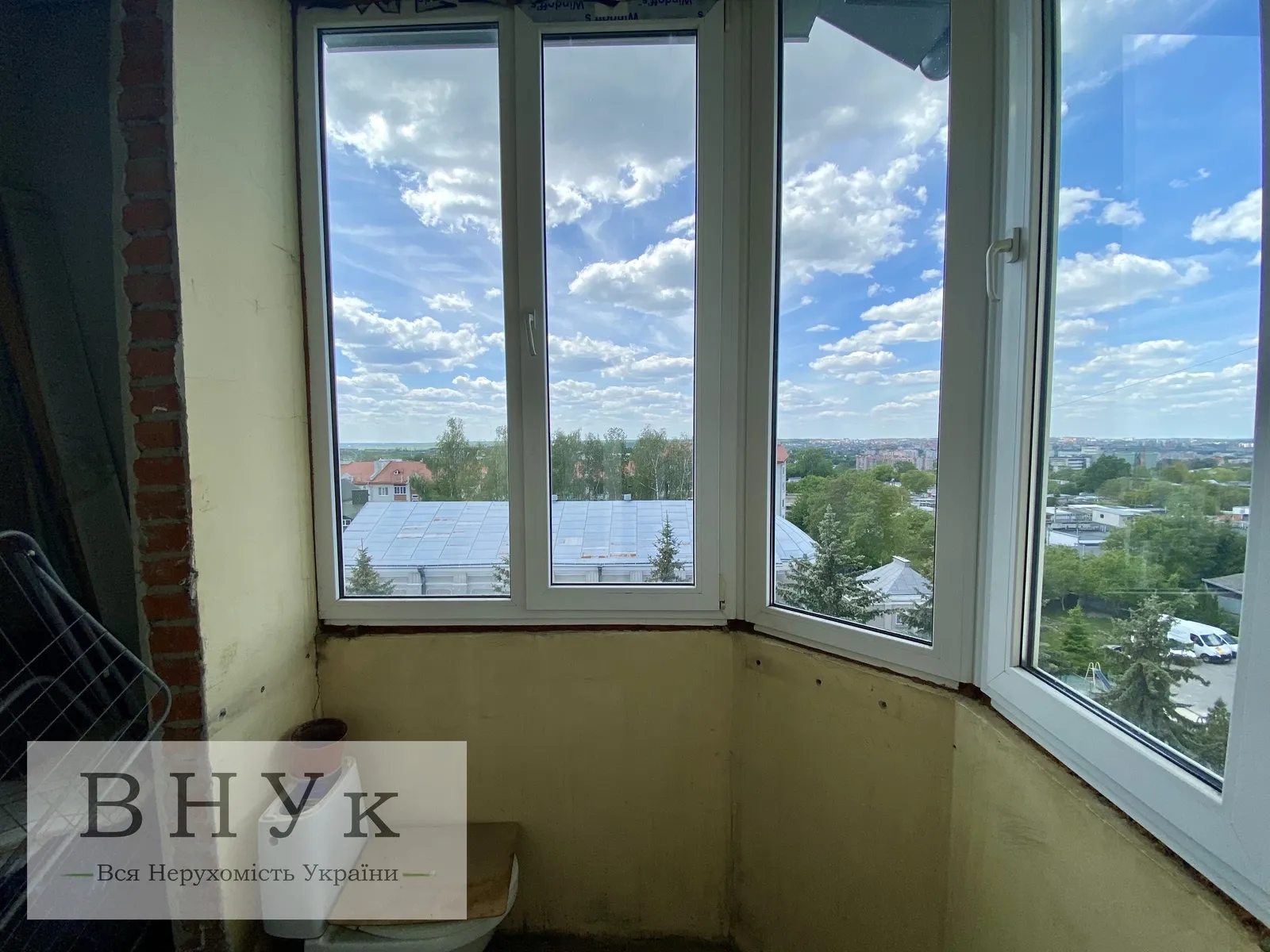 Продам трьохкімнатну квартиру з панорамним видом на місто