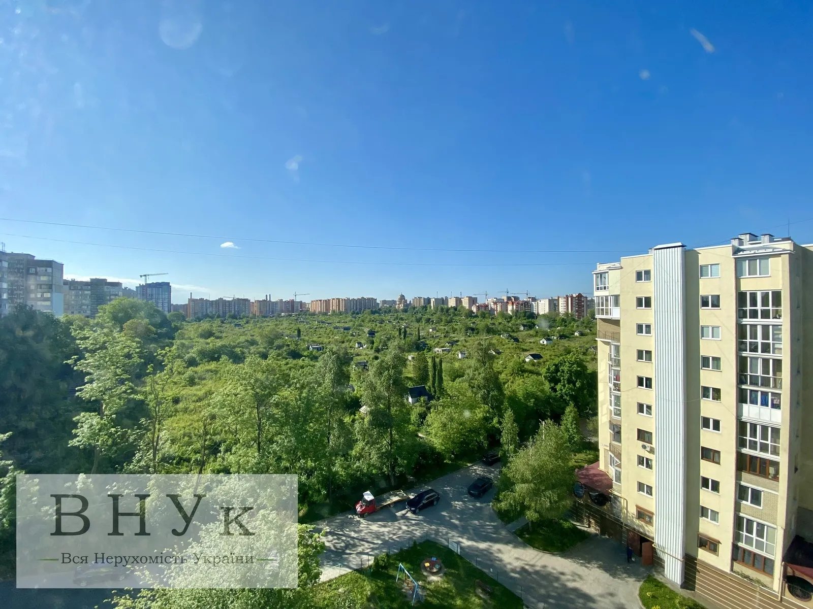 Apartments for sale. 3 rooms, 98 m², 9th floor/10 floors. Volodymyra Velykoho vul., Ternopil. 
