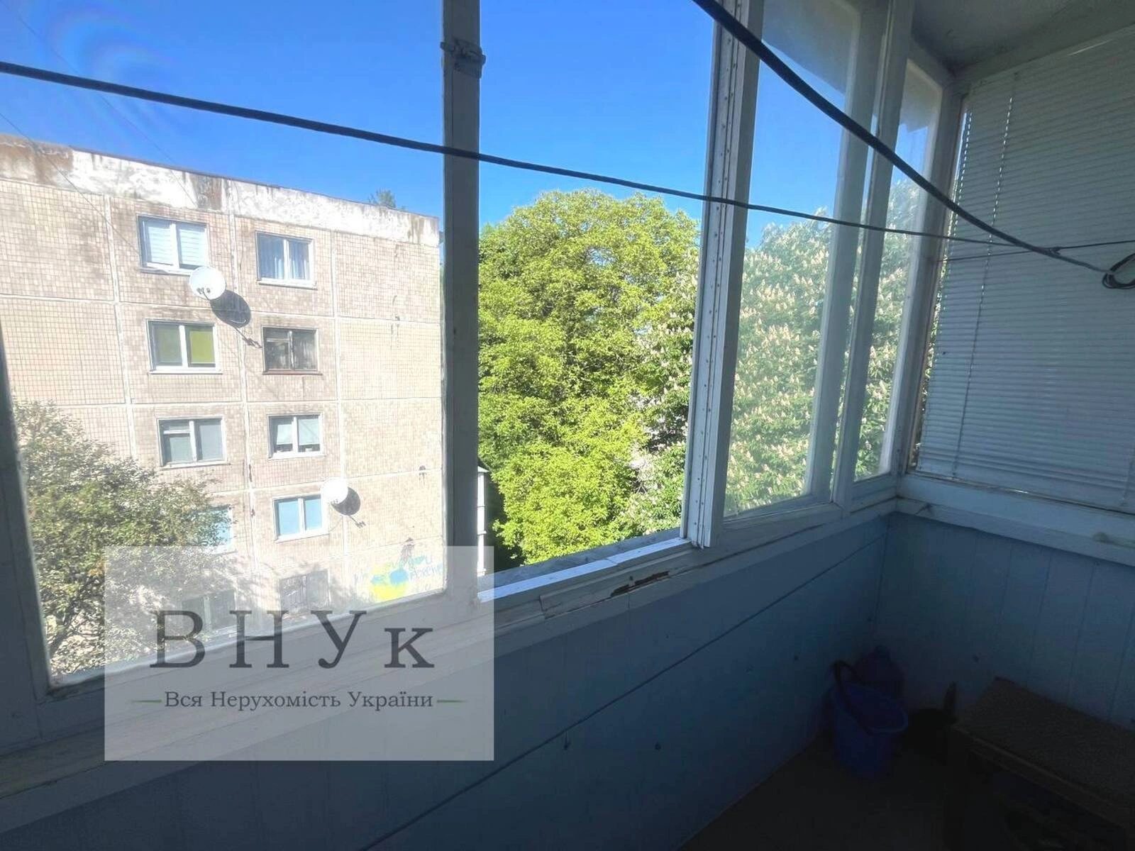 Apartments for sale. 3 rooms, 49 m², 4th floor/5 floors. Lesi Ukrayinky vul., Ternopil. 