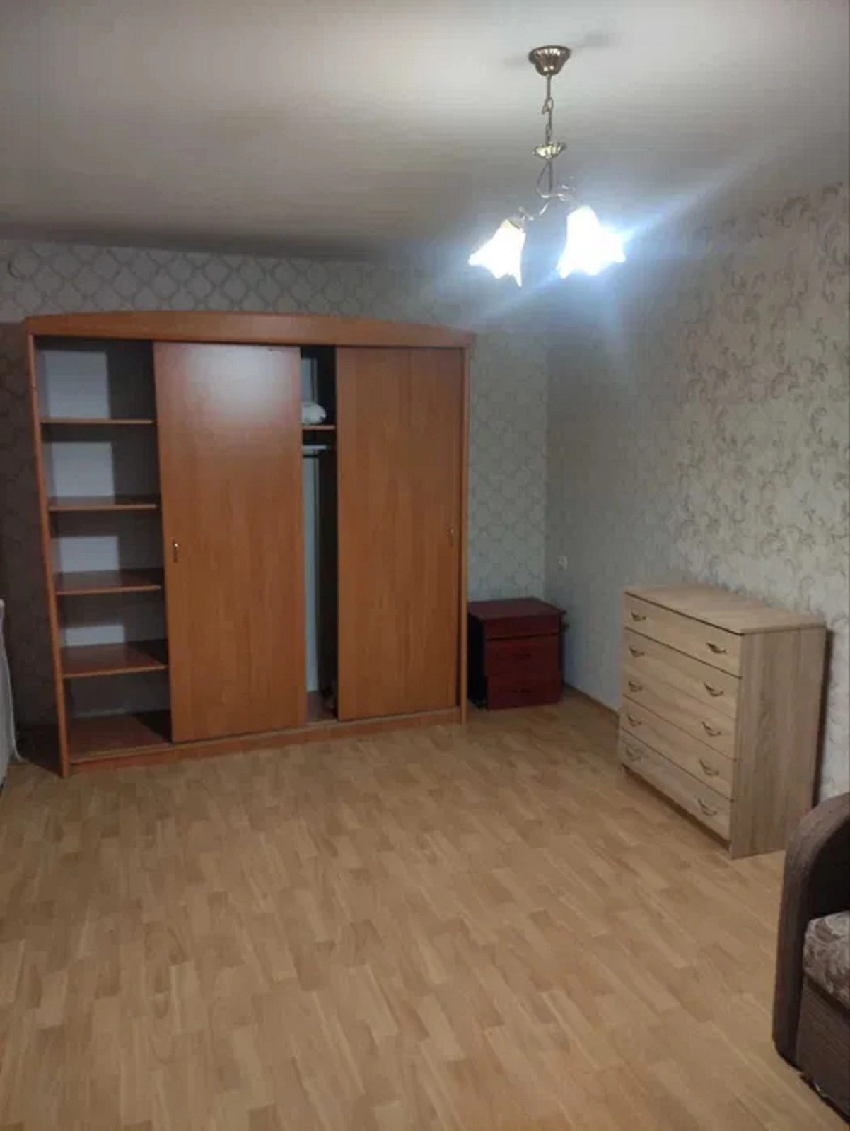 Apartments for sale. 1 room, 42 m², 1st floor/5 floors. 10, Kosmonavta Komarova , Odesa. 