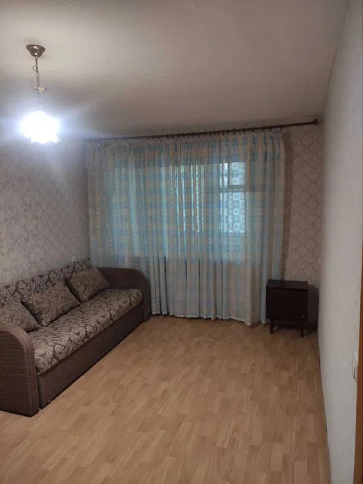 Apartments for sale. 1 room, 42 m², 1st floor/5 floors. 10, Kosmonavta Komarova , Odesa. 