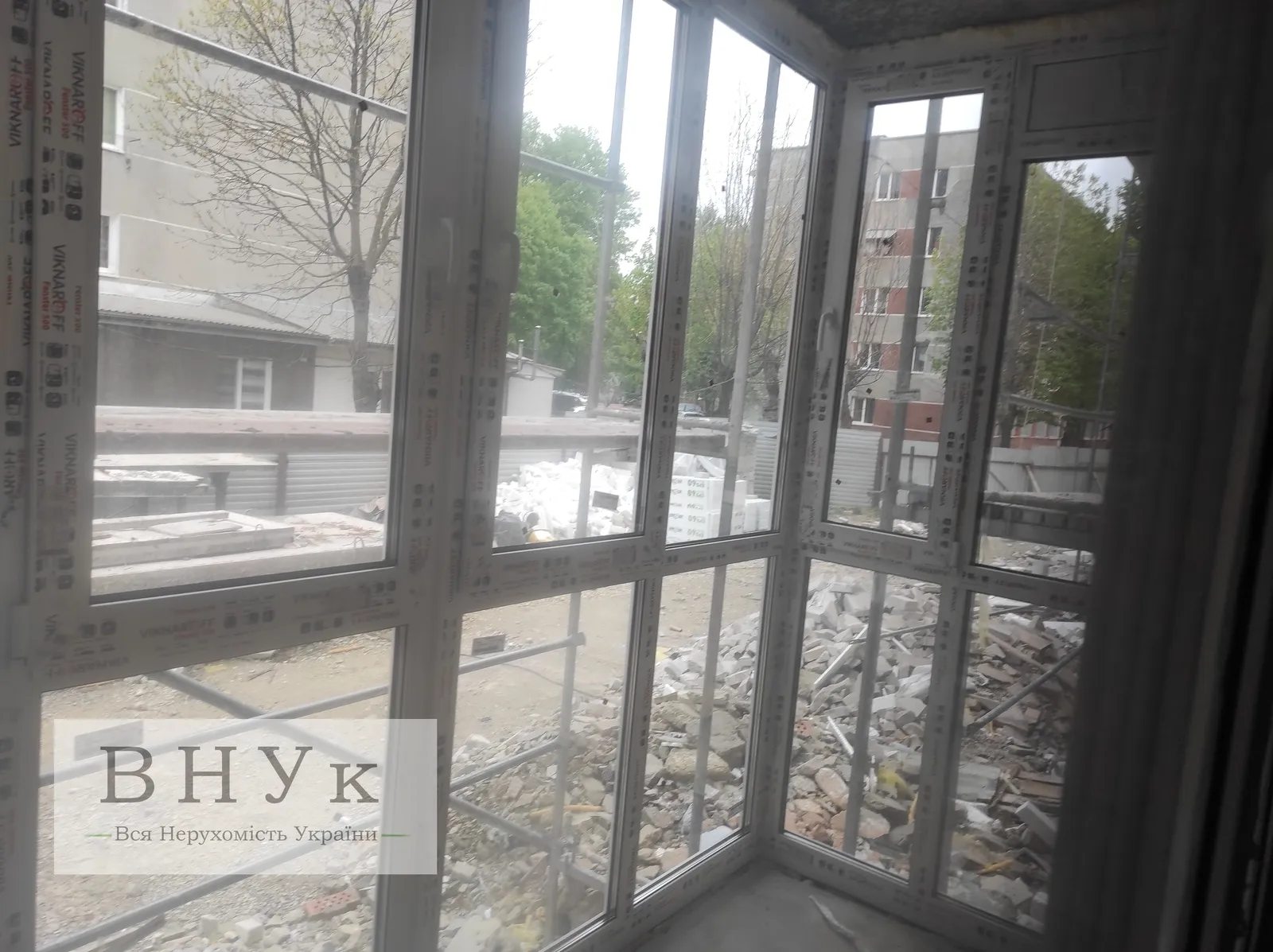 Apartments for sale 2 rooms, 57 m², 1st fl./10 floors. Zluky pr., Ternopil. 