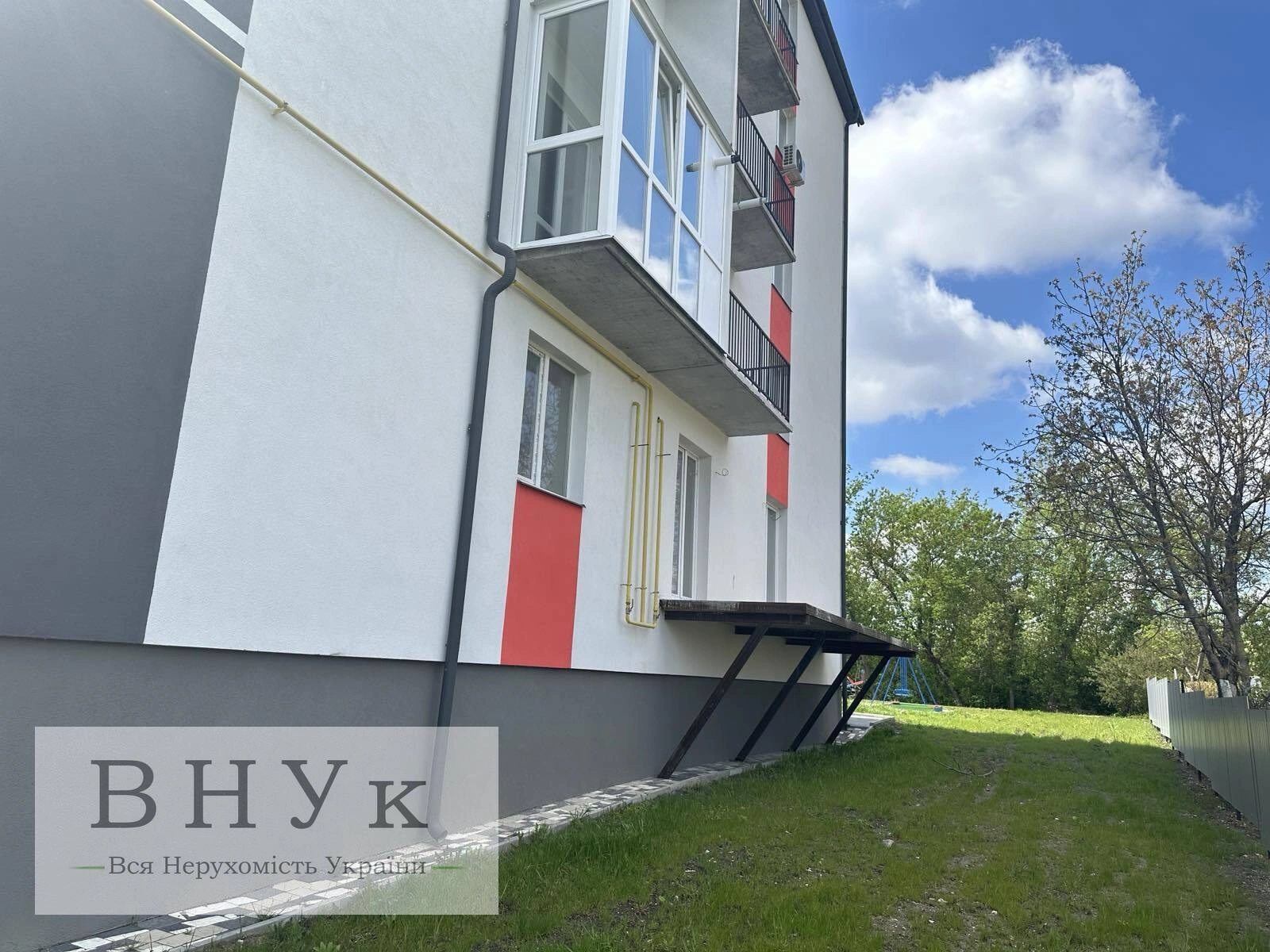 Apartments for sale. 1 room, 57 m², 1st floor/9 floors. Sonyachna vul., Ternopil. 