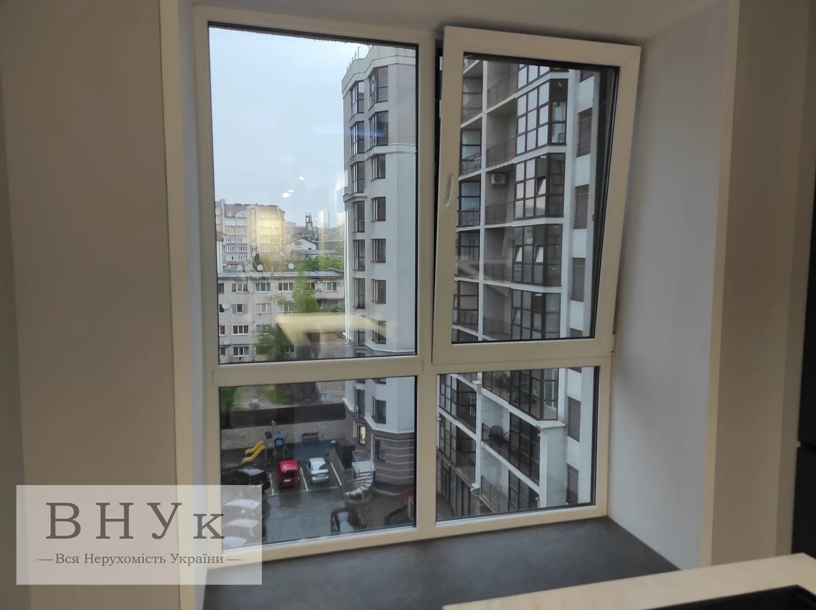 Продаж квартири 3 кімнати, 98 m², 6 пов./10 поверхів. Микулинецька вул., Тернопіль. 