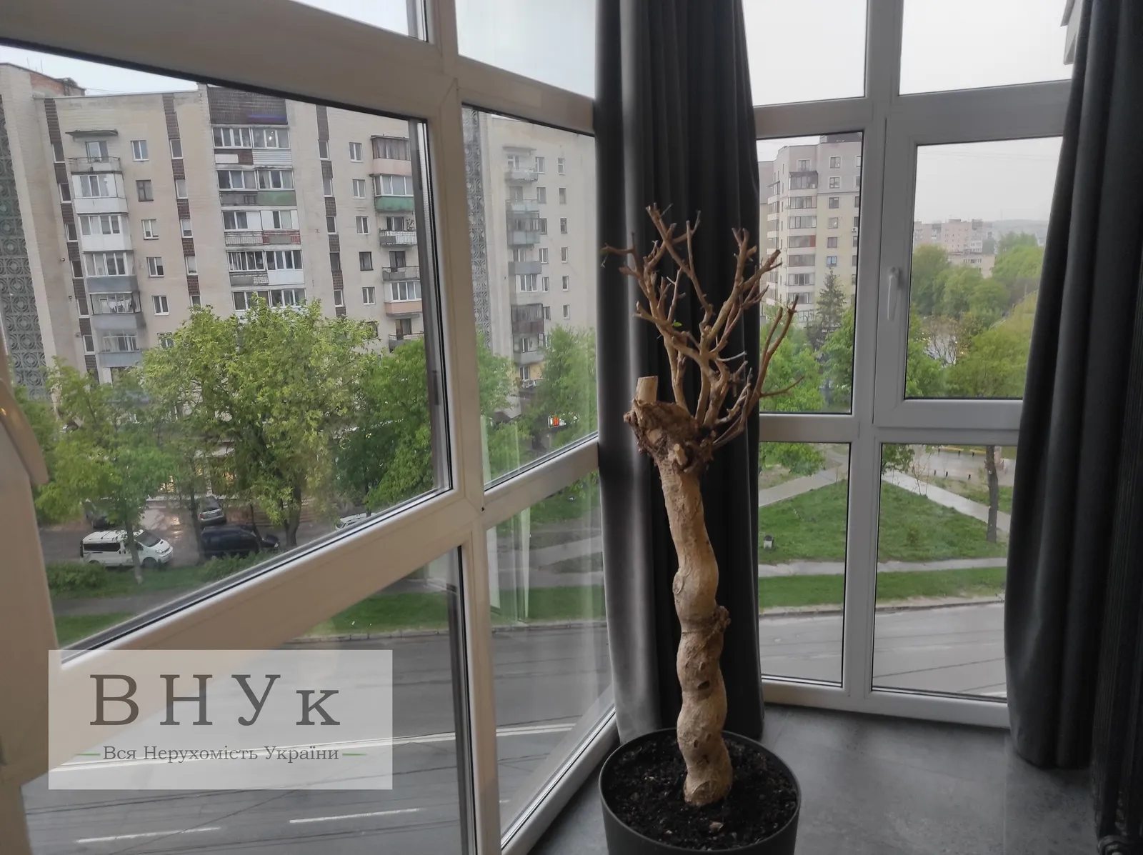 Продаж квартири 3 кімнати, 98 m², 6 пов./10 поверхів. Микулинецька вул., Тернопіль. 