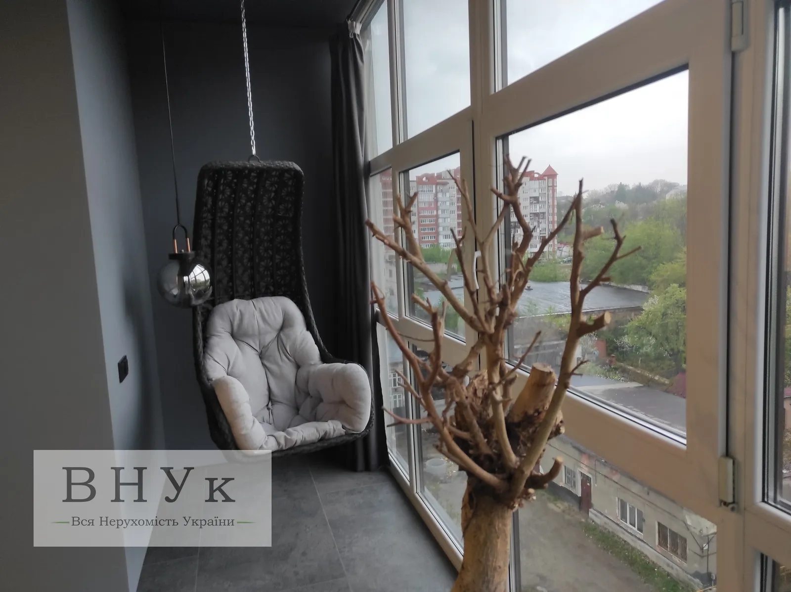 Продаж квартири 3 кімнати, 98 m², 6 пов./10 поверхів. Микулинецька вул., Тернопіль. 