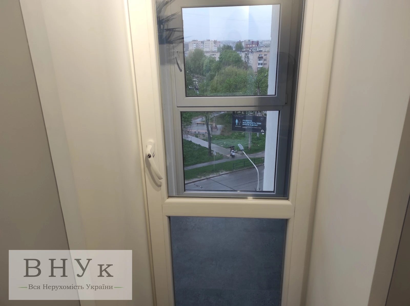 Продаж квартири 3 кімнати, 98 m², 6 пов./10 поверхів. Микулинецька вул., Тернопіль. 