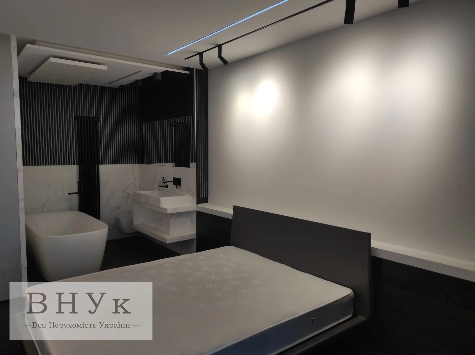 Продаж квартири 3 кімнати, 98 m², 6 пов./10 поверхів. Микулинецька вул., Тернопіль. 