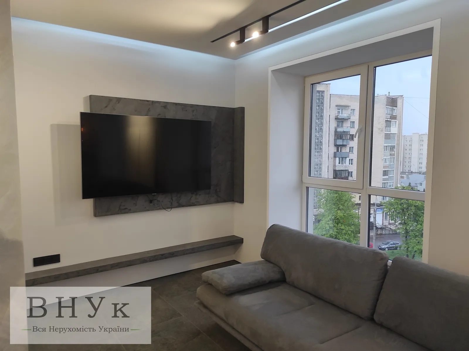 Продаж квартири 3 кімнати, 98 m², 6 пов./10 поверхів. Микулинецька вул., Тернопіль. 