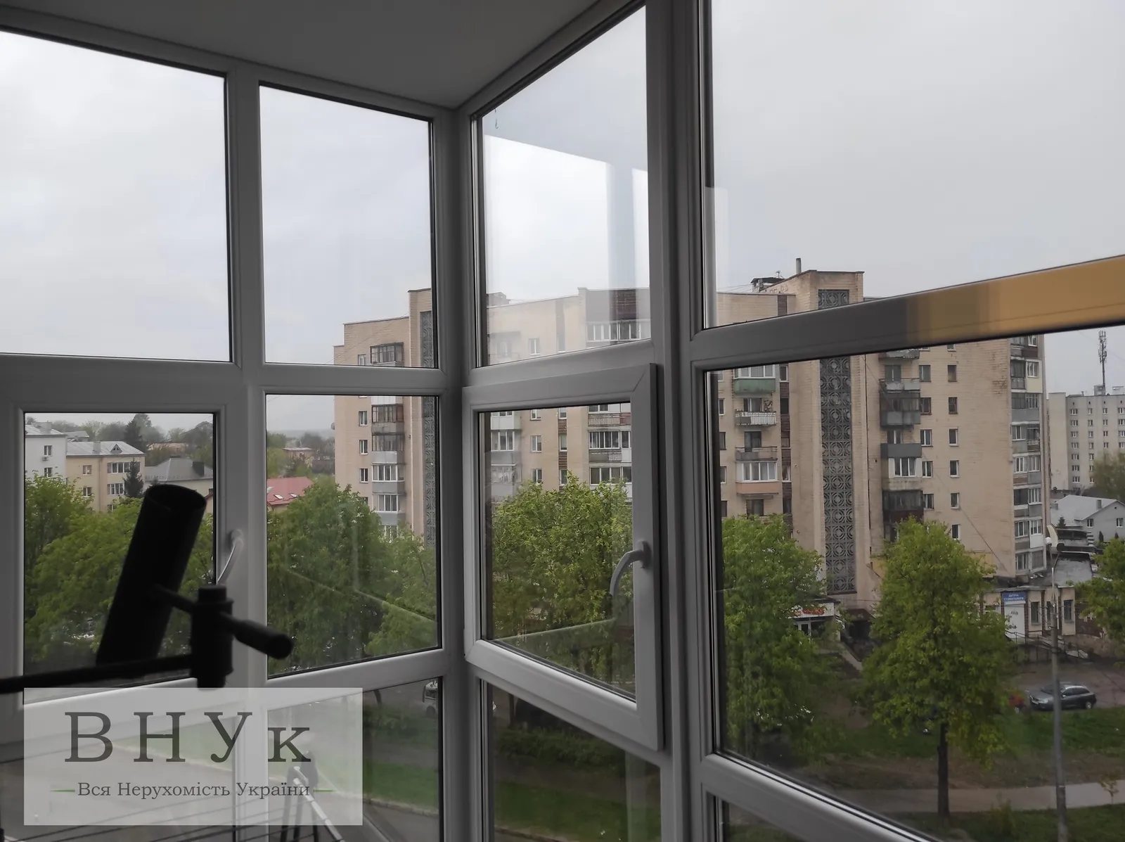 Продаж квартири 3 кімнати, 98 m², 6 пов./10 поверхів. Микулинецька вул., Тернопіль. 