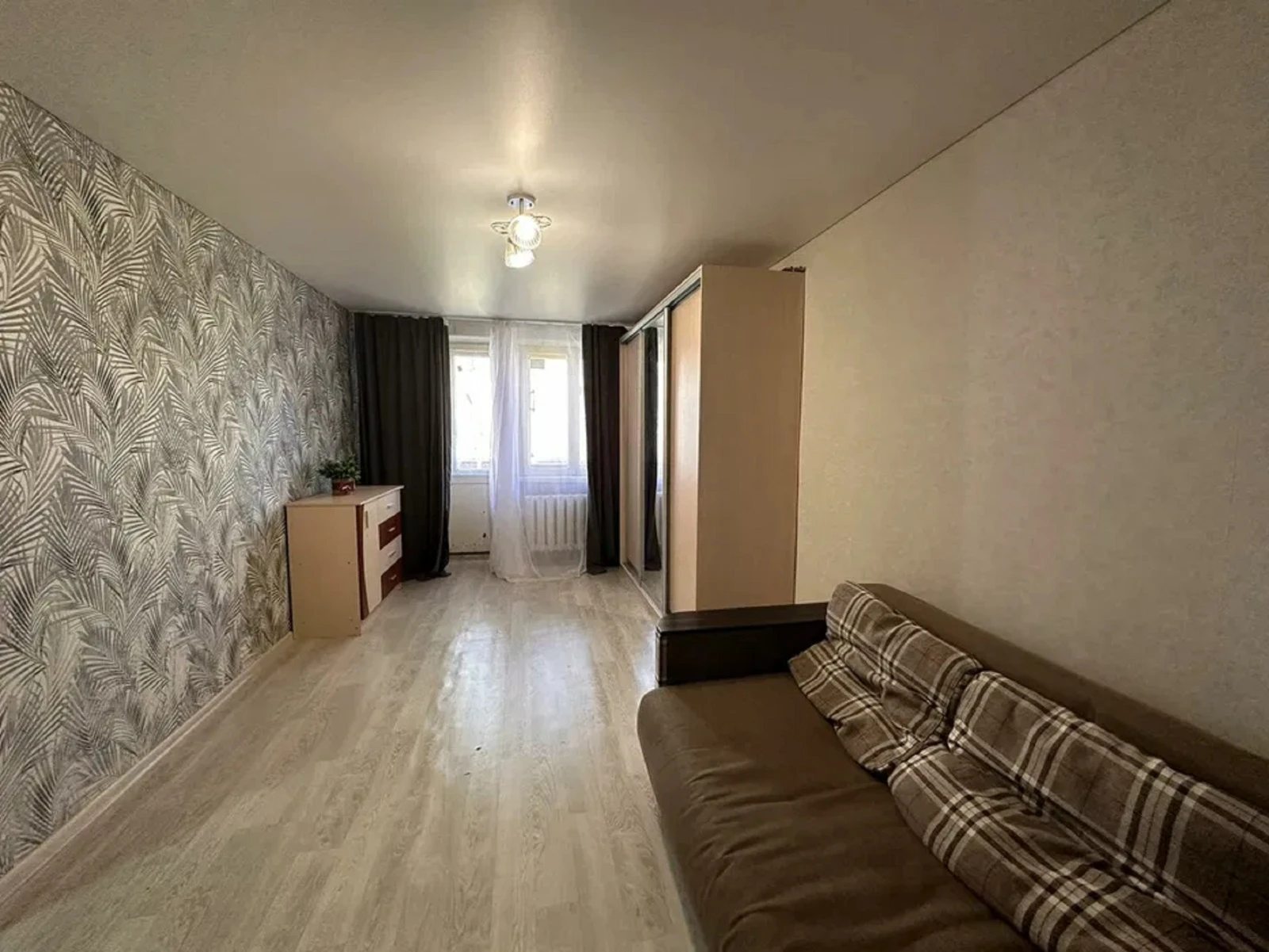 Продаж квартири. 1 room, 33 m², 3rd floor/5 floors. 10, Комарова Космонавта , Одеса. 