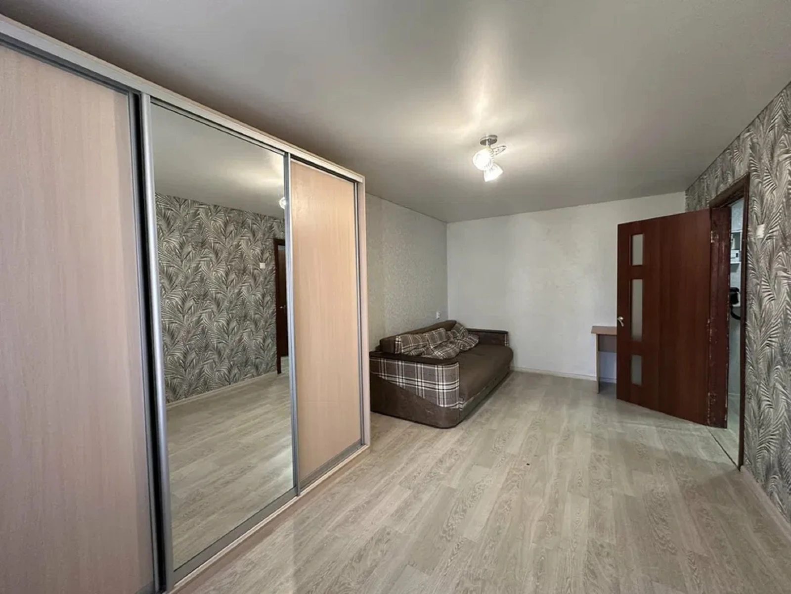 Продаж квартири. 1 room, 33 m², 3rd floor/5 floors. 10, Комарова Космонавта , Одеса. 