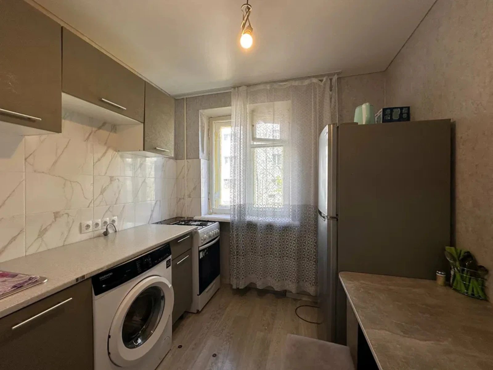 Продаж квартири. 1 room, 33 m², 3rd floor/5 floors. 10, Комарова Космонавта , Одеса. 