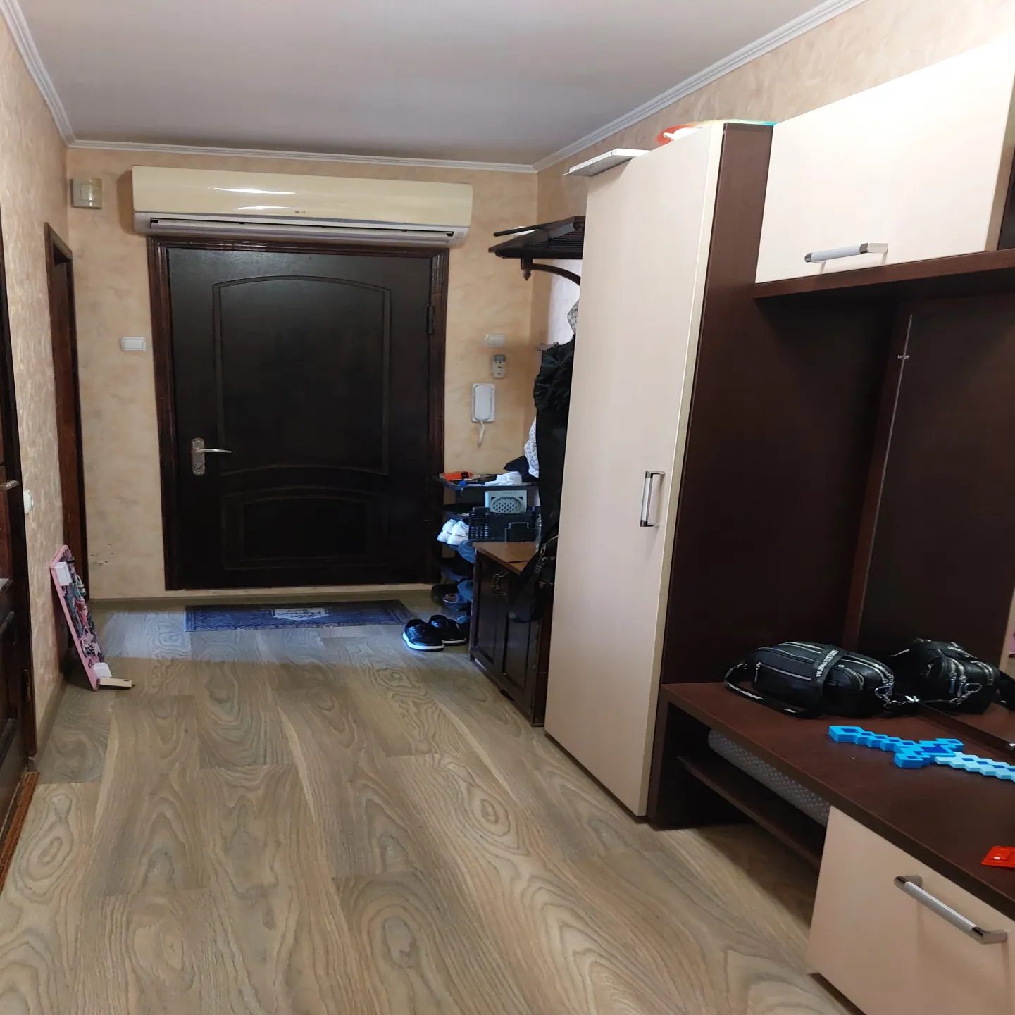 Apartments for sale. 3 rooms, 66 m², 7th floor/9 floors. Vylyamsa ak, Odesa. 