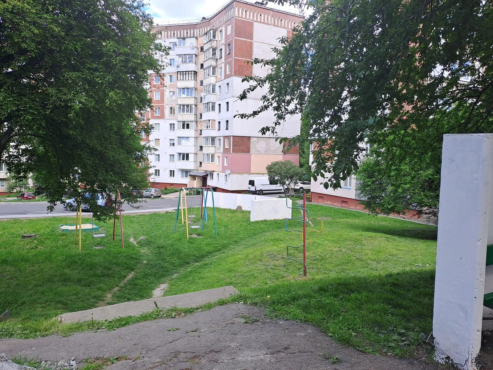 Apartment for rent 2 rooms, 50 m², 4th fl./10 floors. 14, Konovaltsya YE. vul., Ternopil. 