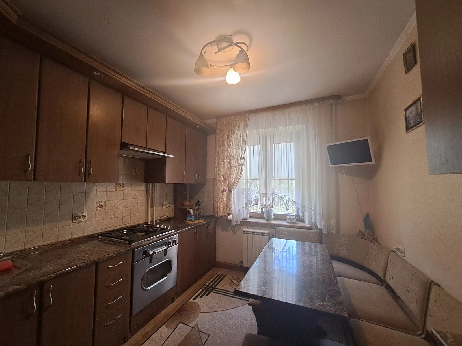 Apartment for rent 2 rooms, 50 m², 4th fl./10 floors. 14, Konovaltsya YE. vul., Ternopil. 