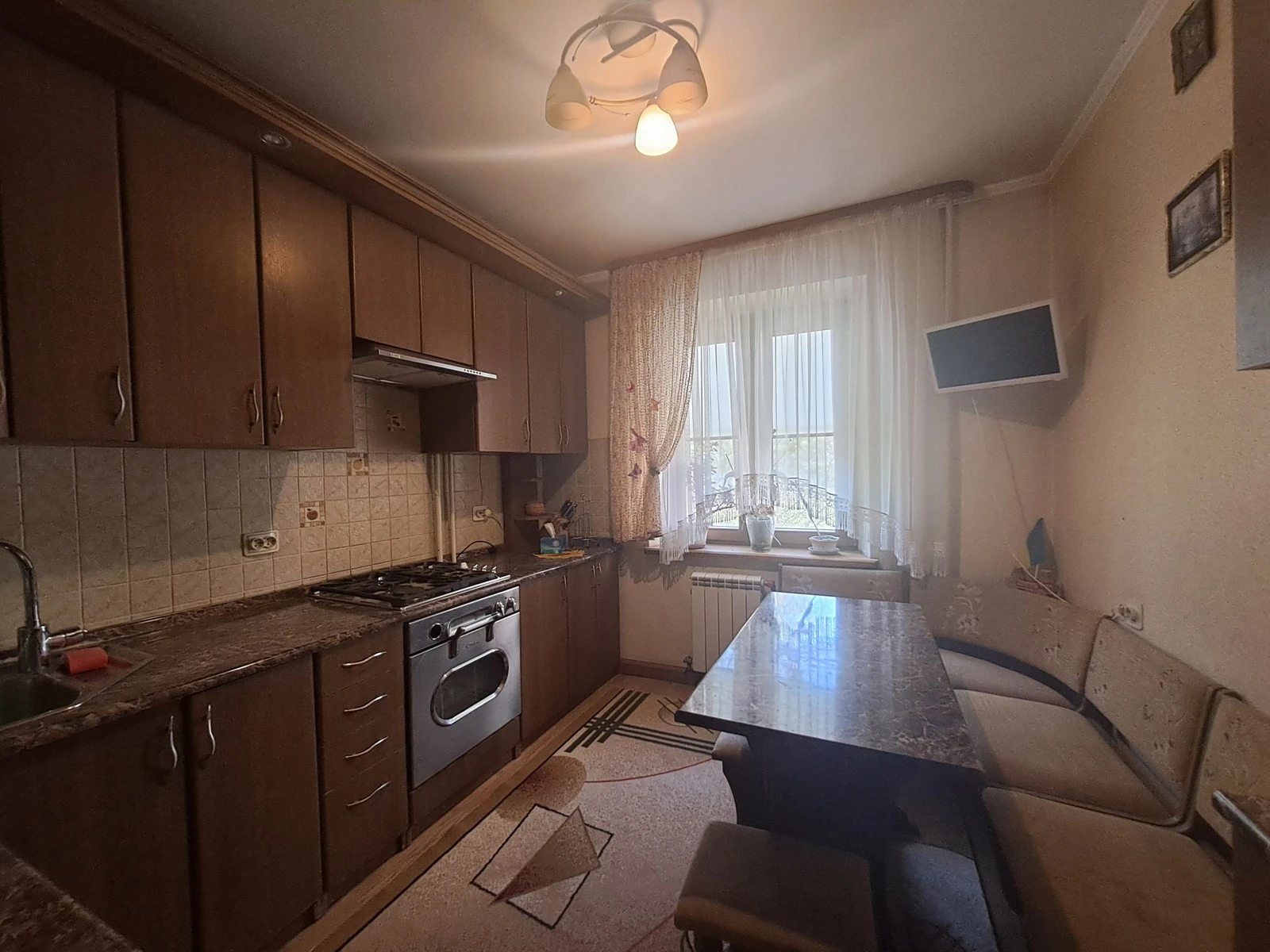 Apartment for rent 2 rooms, 50 m², 4th fl./10 floors. 14, Konovaltsya YE. vul., Ternopil. 