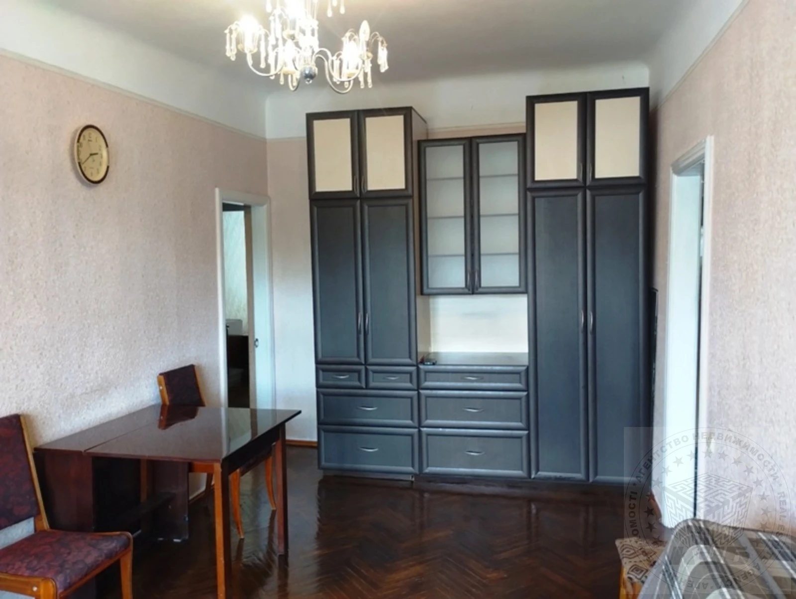 Продаж квартири 3 кімнати, 57 m², 5 пов./5 поверхів. 8, Гетьмана Кирила Разумовського вул. (Миколи Краснова), Київ. 