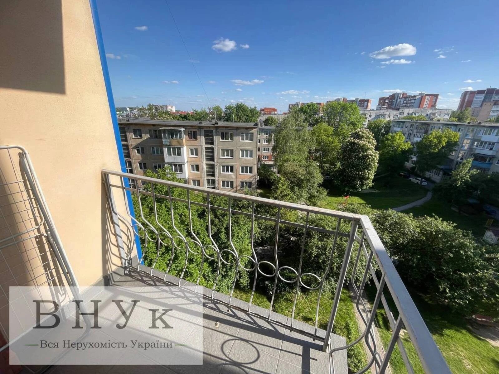 Apartments for sale. 1 room, 54 m², 5th floor/10 floors. Karpenka vul., Ternopil. 